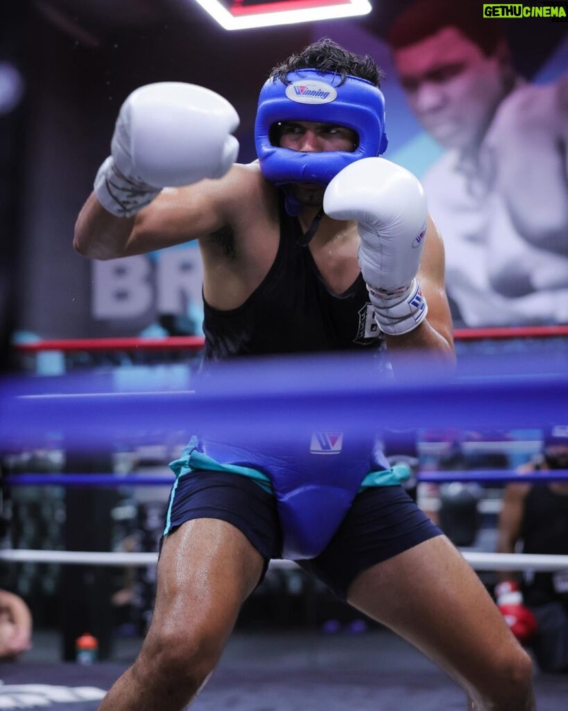 Gilberto Ramírez Instagram - You can’t play boxing 💯🇲🇽🥊. @daznboxing @goldenboy @zurdopromotions #zurdoramirez #mazatlan #mexico