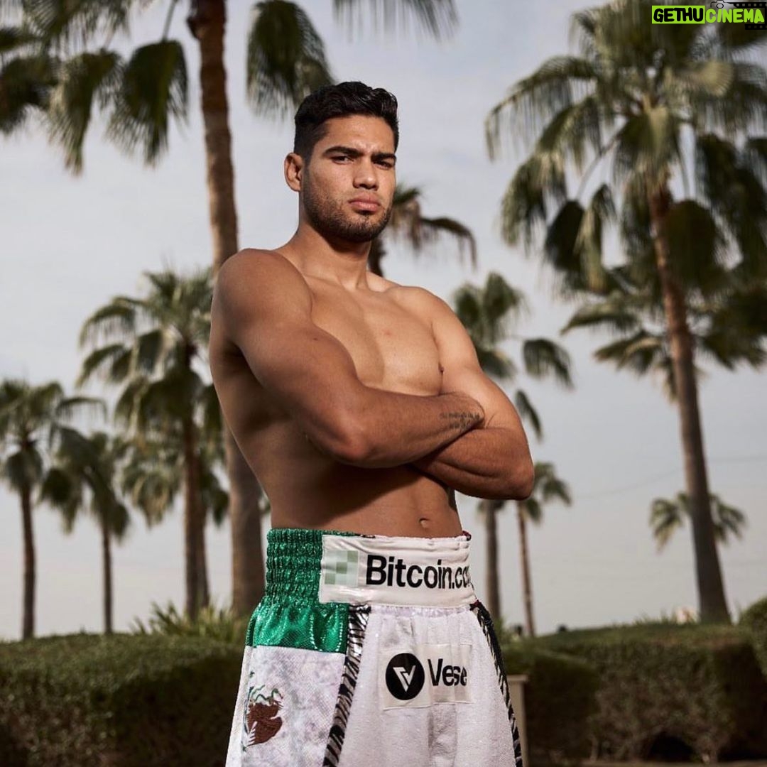 Gilberto Ramírez Instagram - No e llegado a donde quiero, pero tampoco estoy donde estaba, así que vamos avanzando. Excelente inicio de semana, a darle con actitud. 😎👊🥊 #loveyourself #box #campeon #art #artwork #instagood #fashion #photography #beautiful #nature #picoftheday