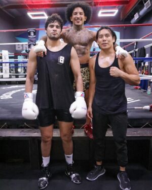 Gilberto Ramírez Instagram - World Title Loading….🥊👑
@zurdoramirez 
@scrappyboxing 
@julian_chua 
@3pointmgmt 
#BrickhouseBoxingClub