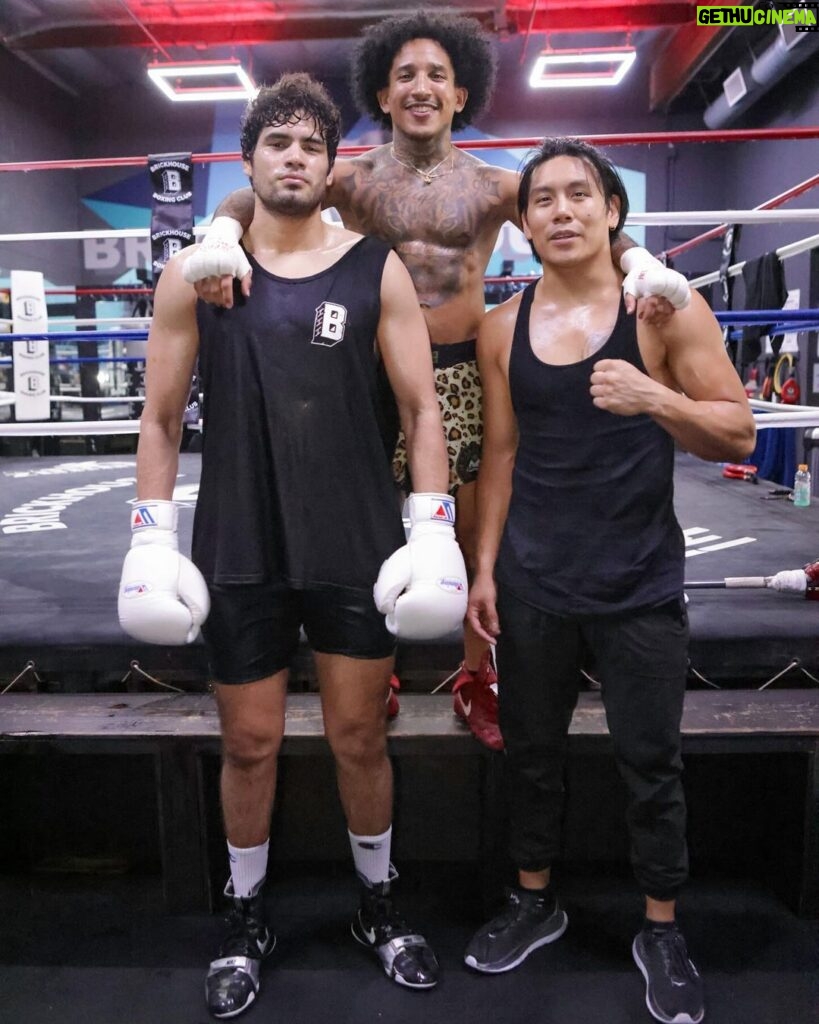 Gilberto Ramírez Instagram - World Title Loading….🥊👑 @zurdoramirez @scrappyboxing @julian_chua @3pointmgmt #BrickhouseBoxingClub Brickhouse Boxing Club