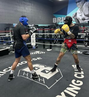 Gilberto Ramírez Instagram - Fallas el 100% de los tiros que no haces 💯🇲🇽🥊. #mazatlan #zurdo #goldenboy #dazn
-
You miss 100% of the shots you don’t take 💯🇲🇽🥊. #boxing #boxeo