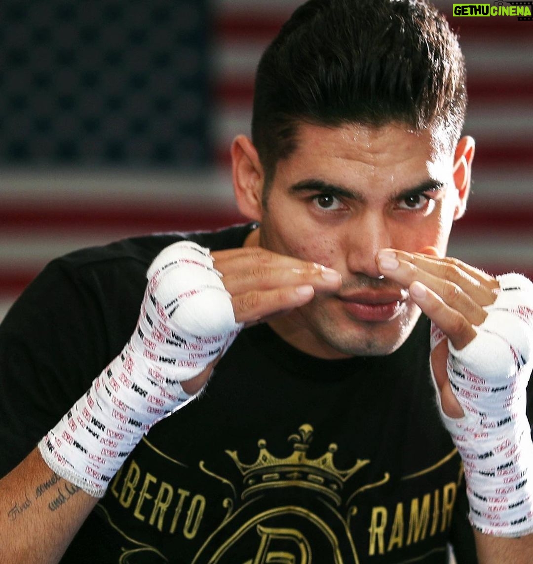 Gilberto Ramírez - 19.5K Likes - Cuando todo parece ir en tu contra, recuerda que el avión despega con viento en contra no a favor.😎👊
El único modo de hacer un gran trabajo, es amar lo qué haces.
#fyp #box #boxeo #campeón #instagood #insta #model #motivation #life #lifestyle