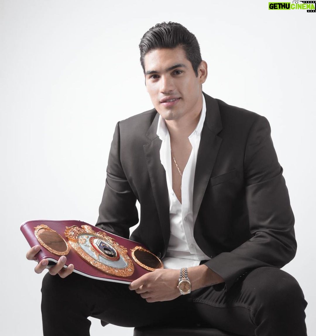 Gilberto Ramírez - 19.5K Likes - Cuando todo parece ir en tu contra, recuerda que el avión despega con viento en contra no a favor.😎👊
El único modo de hacer un gran trabajo, es amar lo qué haces.
#fyp #box #boxeo #campeón #instagood #insta #model #motivation #life #lifestyle