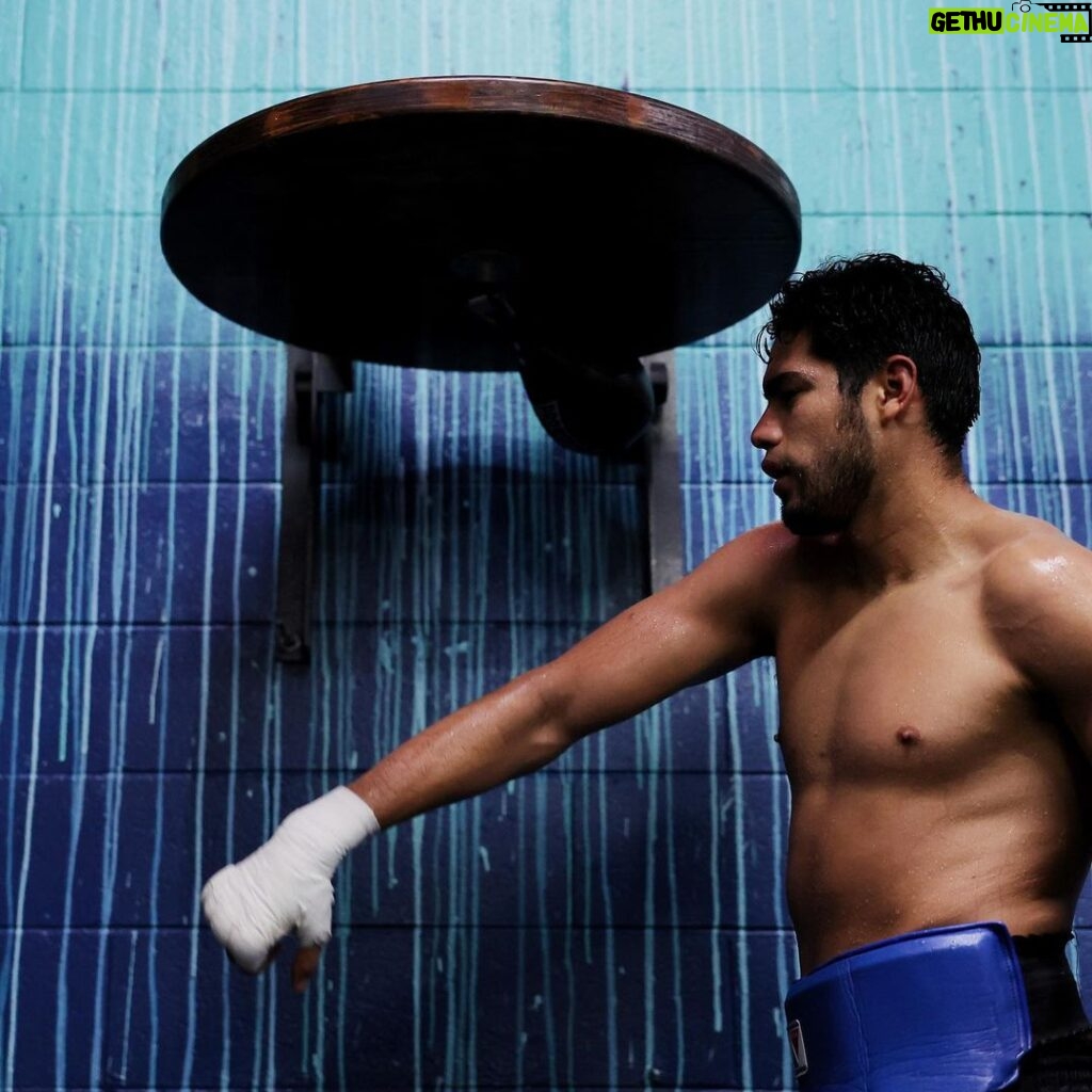 Gilberto Ramírez Instagram - Mi lugar feliz 💯🇲🇽🥊. - My happy place 💯🇲🇽🥊. #boxing #boxeo #fighter #mazatlan #mexico