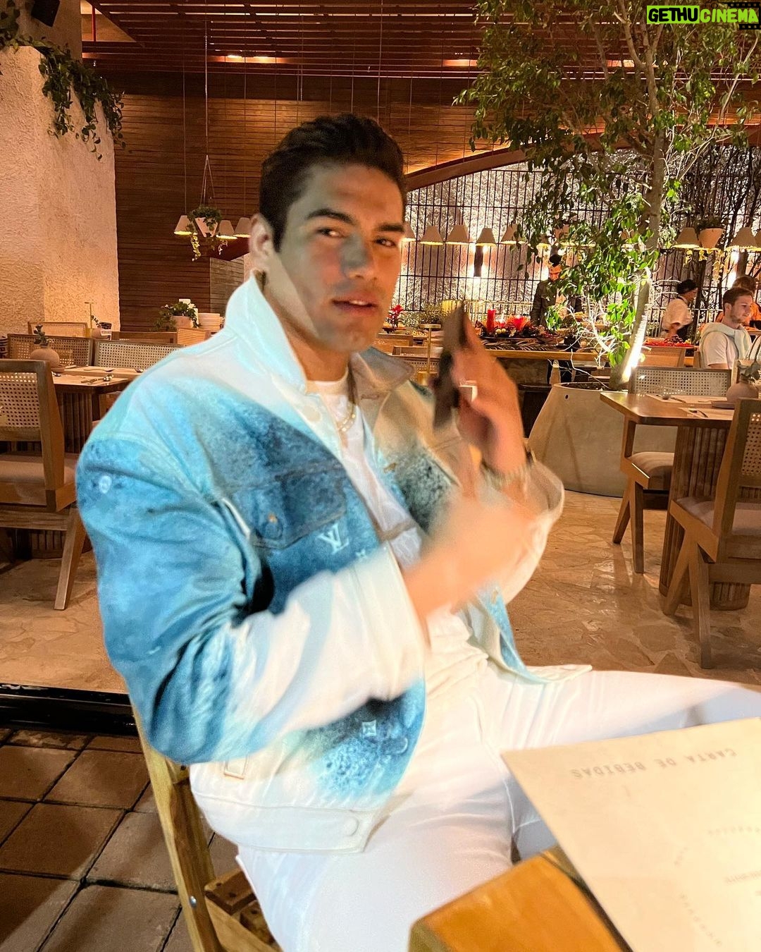 Gilberto Ramírez Instagram - Feliz año que cumplan todos sus metas y propósitos. 2023