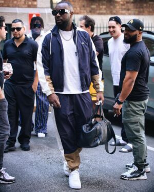 Gims Instagram - En survêtement Lacoste dans le four, on peut dire que les crocodeal 🐊 

@ashbecity @kaleelthereal 📸