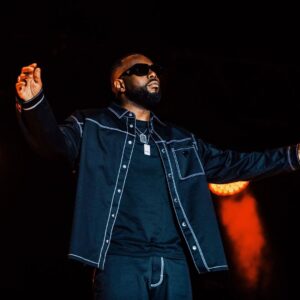Gims Instagram - "a l’école j’veux pas y retourner, ils veulent m’apprendre à vivre comme eux, mais on ne rempli pas un verre retourné"

📸 @codepukstudio