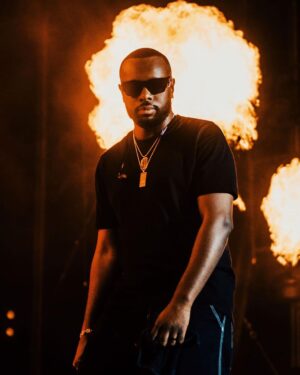 Gims Instagram - "Papa m’a dit juste avant que tu naisses, y’avait des corbeaux des présages funestes…"

@ashbecity #summertour @dadju @codepukstudio 📸
