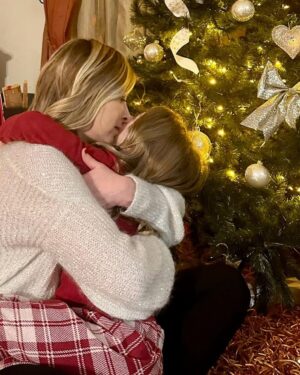 Giorgia Meloni Instagram - Che questi giorni portino gioia, serenità e momenti speciali a voi e a tutti i vostri cari. Auguri di un felice Natale.