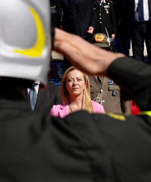 Giorgia Meloni Instagram - Nel giorno in cui si ricorda la loro patrona Santa Barbara, voglio rivolgere il mio più sentito e grato augurio ai Vigili del Fuoco, alla Marina Militare, agli Artiglieri e ai Genieri dell’Esercito, per l’impegno con il quale svolgono il loro prezioso servizio. 
Siete il nostro orgoglio.