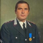 Giorgia Meloni Instagram - “Si è spento il Generale Umberto Rocca, Medaglia d’oro al Valor Militare. Era il 5 giugno del 1975, quando l’allora Tenente Rocca, assieme al Maresciallo Rosario Cattafi, gli Appuntati Giovanni D’Alfonso e Pietro Barberis, fu coinvolto in una sparatoria nei pressi della cascina Spiotta ad Arzello, vicino Acqui Terme, che portò alla liberazione dell’industriale Vittorio Vallarino Gancia, sequestrato dalle Brigate Rosse. Rocca, investito in pieno da un’esplosione, perse istantaneamente il braccio sinistro e venne ferito gravemente all’occhio. Pur menomato, continuò ad incitare i suoi uomini e rispose al fuoco. Per il suo luminoso esempio, rimarrà perennemente un punto di riferimento per tutti i Carabinieri d’Italia”. Il ricordo dell’@armadeicarabinieri per la scomparsa di Umberto Rocca. Buon viaggio Generale, grazie per aver servito con coraggio e onore l’Italia.