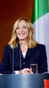Giorgia Meloni Instagram - Oggi, insieme al Cancelliere tedesco Olaf Scholz, ho firmato un Piano d’Azione che innalza e rafforza il partenariato strategico tra Italia e Germania. Economia, energia, coesione sociale, sicurezza, difesa e cultura: questi sono gli ambiti in cui le nostre due Nazioni coopereranno. Una sfida importante e una buona notizia per i nostri popoli e per tutta l’Europa.