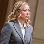 Giorgia Meloni Instagram - Orgogliosa dell’importante “pacchetto sicurezza” approvato oggi in Consiglio dei Ministri. Tra le iniziative più rilevanti: ✅ Più tutele per le Forze dell’Ordine. ✅ Contrasto alle occupazioni abusive con procedure “lampo” per la liberazione degli immobili e l’introduzione di un nuovo delitto che prevede la reclusione da 2 a 7 anni contro gli occupanti abusivi. ✅ Stretta sulle truffe commesse ai danni degli anziani e delle persone più fragili, con un aumento della pena di reclusione da 2 a 6 anni per il reato di truffa aggravata. ✅ Misure specifiche anti-borseggio e contro chi impiega i minori nell’accattonaggio, in particolare nelle metro e nelle stazioni. ✅ Introduzione di un nuovo reato per punire chi partecipa e/o organizza rivolte nelle carceri. ✅ Stretta contro i blocchi stradali, fenomeni che si stanno moltiplicando e che creano enormi disagi ai cittadini, verso chi impedisce la libera circolazione su strada ordinaria, ostruendo la stessa con il proprio corpo.