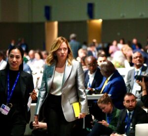 Giorgia Meloni Instagram - #COP28: in questa due giorni sono stati fatti passi avanti concreti che dimostrano il senso di responsabilità delle tante Nazioni che ne hanno preso parte. È la COP più partecipata di sempre per quanto riguarda i capi di Stato e di governo. Complimenti alla presidenza emiratina che si è molto spesa per la riuscita e il successo di questo importante appuntamento.