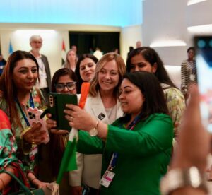 Giorgia Meloni Instagram - #COP28: in questa due giorni sono stati fatti passi avanti concreti che dimostrano il senso di responsabilità delle tante Nazioni che ne hanno preso parte. È la COP più partecipata di sempre per quanto riguarda i capi di Stato e di governo. Complimenti alla presidenza emiratina che si è molto spesa per la riuscita e il successo di questo importante appuntamento.