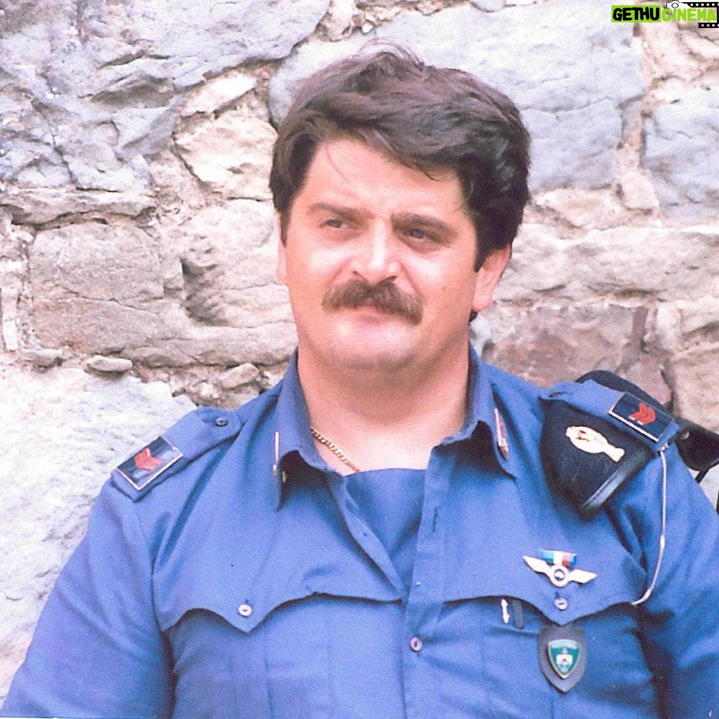 Giorgia Meloni Instagram - Il 2 marzo del 2003 il Sovrintendente di Polizia Emanuele Petri veniva ucciso da un colpo di pistola per mano dei terroristi Mario Galesi e Nadia Desdemona Lioce, rivelatisi poi i due capi delle Nuove Brigate Rosse. Il mio pensiero oggi è rivolto a lui e a tutti quegli eroi silenziosi, Servitori dello Stato, caduti per combattere il terrorismo e a chi, ogni giorno, lavora con sacrificio e dedizione per la sicurezza del territorio e la libertà dei cittadini. È a tutti loro che va la nostra riconoscenza.