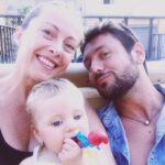 Giorgia Meloni Instagram - La mia relazione con Andrea Giambruno, durata quasi dieci anni, finisce qui. Lo ringrazio per gli anni splendidi che abbiamo trascorso insieme, per le difficoltà che abbiamo attraversato, e per avermi regalato la cosa più importante della mia vita, che è nostra figlia Ginevra. Le nostre strade si sono divise da tempo, ed è arrivato il momento di prenderne atto. Difenderò quello che siamo stati, difenderò la nostra amicizia, e difenderò, a ogni costo, una bambina di sette anni che ama la madre e ama il padre, come io non ho potuto amare il mio. Non ho altro da dire su questo. Ps. tutti quelli che hanno sperato di indebolirmi colpendomi in casa sappiano che per quanto la goccia possa sperare di scavare la pietra, la pietra rimane pietra e la goccia è solo acqua.