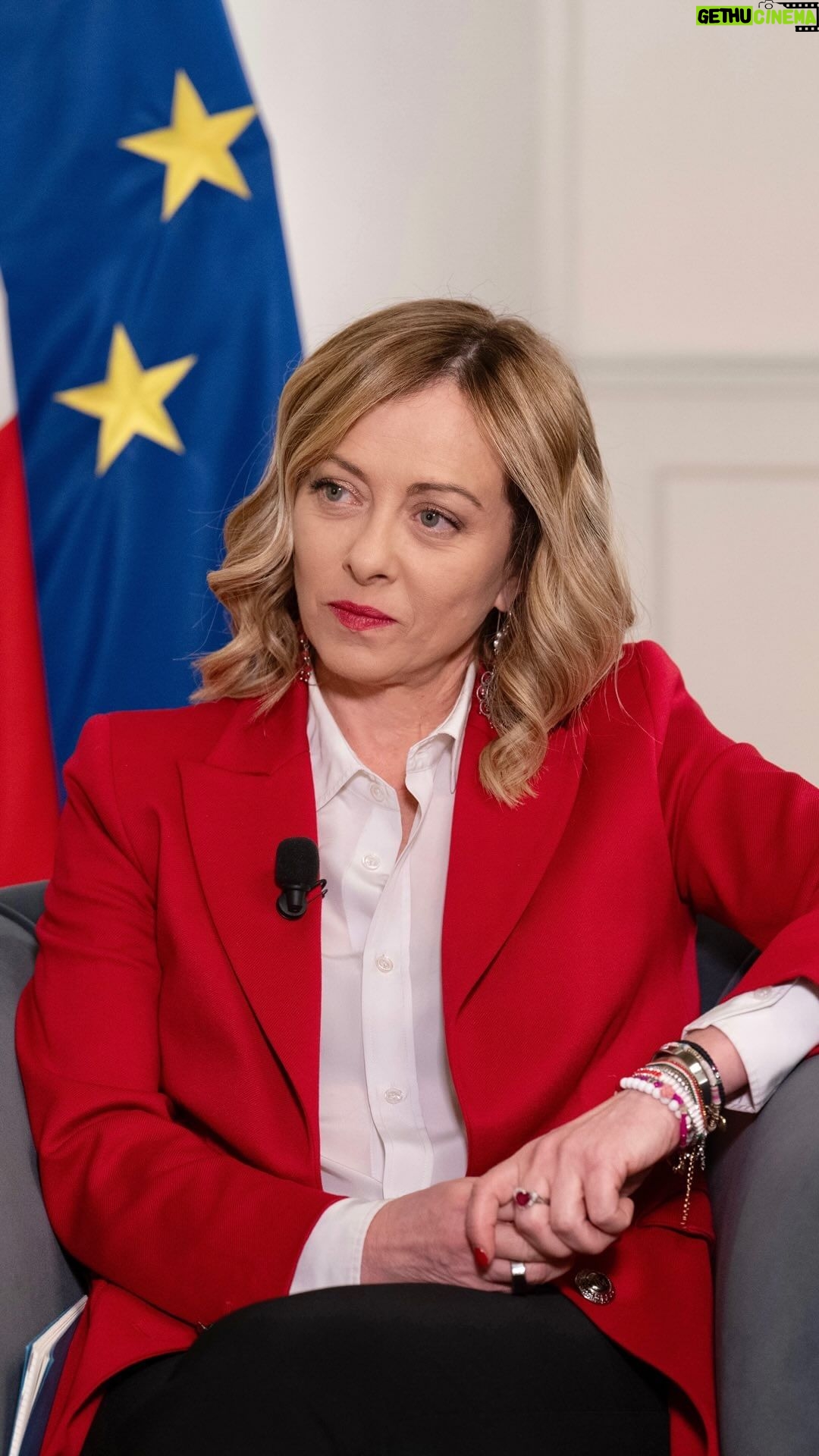 Giorgia Meloni Instagram - Se qualcuno sbaglia vanno presi i dovuti provvedimenti, ma non è giusto generalizzare sulle nostre Forze dell’Ordine. Noi vogliamo dire grazie ai tanti uomini e donne in divisa che ogni giorno rischiano la loro incolumità per la sicurezza di tutti noi.