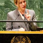 Giorgia Meloni Instagram - È dovere di tutte le Nazioni che hanno a cuore la dignità della persona umana dichiarare una guerra globale e senza sconti ai trafficanti di esseri umani: questo è il messaggio che ho voluto mandare durante il mio intervento all’Assemblea Generale delle Nazioni Unite.