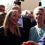 Giorgia Meloni Instagram - Il video che state vedendo racconta, senza tagli, la delicata e difficile situazione nella quale si trovano i cittadini di Lampedusa. Questa mattina ho accettato subito di parlare con loro per capire in che modo lo Stato possa aiutarli. Ci siamo impegnati a rendere le condizioni sull’isola migliori e faremo tutto ciò che è in nostro potere per combattere gli scafisti, l’immigrazione clandestina e per ripristinare la legalità. Ai lampedusani va il nostro ringraziamento, per la loro grande responsabilità e solidarietà. Siamo al vostro fianco.
