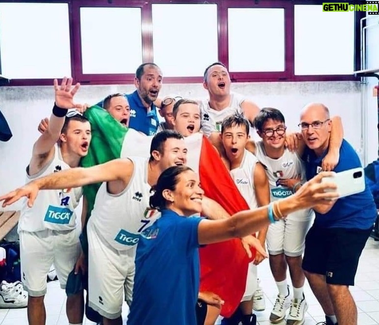 Giorgia Meloni Instagram - Un nuovo grande successo per la nazionale italiana di basket con sindrome di down. Grazie per aver portato di nuovo in alto il nostro Tricolore, campioni d’Europa! 🇮🇹
