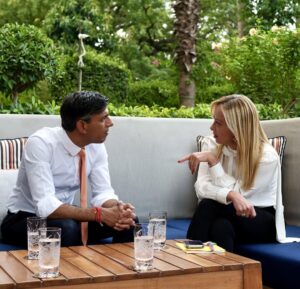 Giorgia Meloni Instagram - Alla vigilia del #G20 in India ho incontrato il Primo Ministro del Regno Unito @rishisunakmp. Una piacevole e utile occasione di confronto sui principali temi internazionali, sulle sfide poste dall'intelligenza artificiale e su una questione fondamentale per entrambi i nostri Governi come quella legata alle migrazioni, sulla quale siamo pronti a intensificare la nostra cooperazione bilaterale.