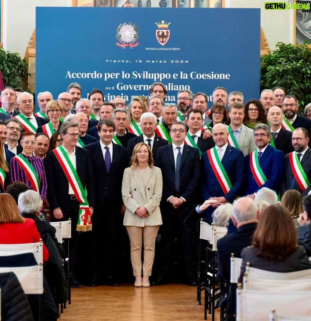 Giorgia Meloni Instagram - Cerimonia per la firma dell’Accordo per lo Sviluppo e la Coesione tra il Governo e la Provincia Autonoma di Trento.