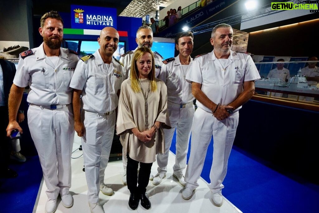 Giorgia Meloni Instagram - Genova, visita al Salone Nautico e firma dell’accordo per la Coesione.