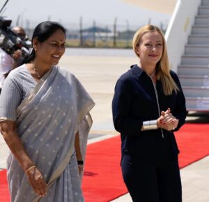 Giorgia Meloni Instagram - Arrivo in India per il G20.