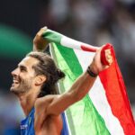 Giorgia Meloni Instagram - Ci ha fatto sognare alle Olimpiadi di Tokyo e regalato in passato altre grandi emozioni. E anche oggi, ai Mondiali di Atletica a #Budapest2023, ha saltato più in alto di tutti conquistando l'oro. Complimenti a Gianmarco #Tamberi, Campione del Mondo nel salto in alto e orgoglio italiano 🇮🇹