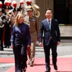 Giorgia Meloni Instagram - Lieta di aver incontrato oggi il Presidente vietnamita Vo Van Thuong nell'ambito della sua prima visita di Stato in un Paese europeo e nell'anno in cui le relazioni fra le nostre Nazioni compiono 50 anni. Il Vietnam è per l'Italia un partner strategico e il nostro primo partner commerciale nel Sud Est asiatico, con oltre 150 aziende italiane attive sul suo territorio, una Nazione con cui lavoriamo intensamente in ogni settore, dalla cultura alla transizione energetica.