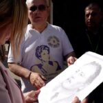 Giorgia Meloni Instagram - Oggi, a Palermo, è stato un onore ricevere la litografia di Paolo Borsellino da parte della sua famiglia - che ringrazio di cuore - in questa giornata dedicata alla sua memoria. E grazie a Maria Falcone, sorella del giudice Giovanni, per la sua umanità. Per non dimenticare i nostri eroi caduti nella lotta alla criminalità organizzata. Mai.