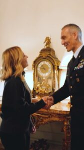 Giorgia Meloni Instagram - Felice di aver accolto oggi a Palazzo Chigi il Colonnello dell’Aeronautica Militare Walter Villadei, rientrato dalla missione spaziale AX-3 Voluntas, che ringrazio per lo straordinario lavoro svolto. Ricevere in dono il Tricolore che è stato a bordo della Stazione Spaziale Internazionale è per me un grande onore. Fieri della nostra Nazione e delle nostre eccellenze, capaci di esprimere talento e professionalità. Bentornato Colonnello 🇮🇹