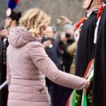Giorgia Meloni Instagram - Oggi a Basovizza e Trieste per onorare i Martiri delle Foibe e gli esuli di Istria, Fiume e Dalmazia. I vostri ricordi sono i nostri ricordi, le vostre lacrime sono le nostre lacrime, le vostre storie sono le nostre storie. Una storia tutta italiana che noi vogliamo contribuire a perpetuare nel tempo, perché è una storia che non appartiene a una piccola porzione di confine o di quel che resta dell’esodo del popolo giuliano dalmata, ma è una storia che appartiene all’Italia intera. #GiornodelRicordo