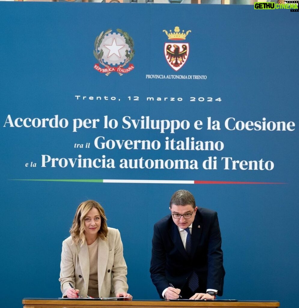 Giorgia Meloni Instagram - Cerimonia per la firma dell’Accordo per lo Sviluppo e la Coesione tra il Governo e la Provincia Autonoma di Trento.