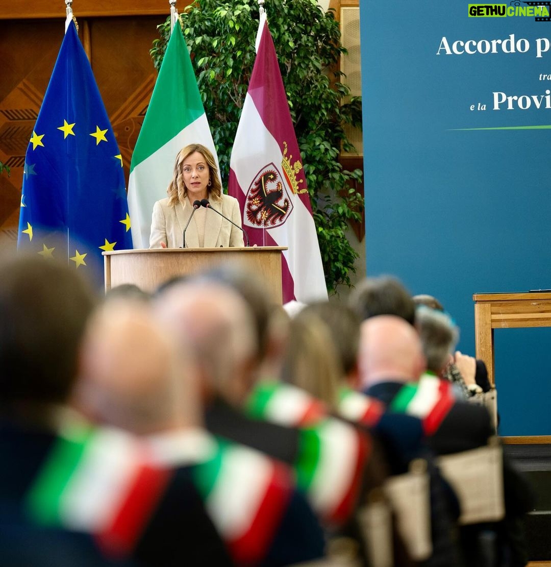 Giorgia Meloni Instagram - Cerimonia per la firma dell’Accordo per lo Sviluppo e la Coesione tra il Governo e la Provincia Autonoma di Trento.