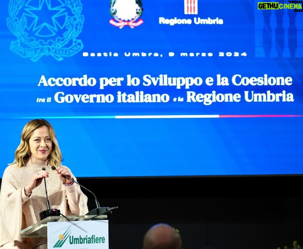 Giorgia Meloni Instagram - Bastia Umbra, cerimonia per la firma dell’Accordo per lo Sviluppo e la Coesione tra il Governo e la Regione Umbria.