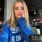 Giovanna Chaves Instagram - coffee time @es_dubai 🎧🤍 ES Dubai