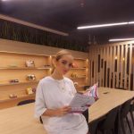 Giovanna Chaves Instagram - um pouco do meu primeiro dia aqui na @es_dubai 🤍 Hoje conhecemos a escola, vimos o horário das aulas, conversamos sobre a experiência do intercâmbio, conheci brasileiros que também vieram para Dubai estudar inglês. Foi super legal, para quem me perguntou, vou passar 2 meses aqui, e estou mostrando meu dia a dia nos stories. Acompanhem 💗 e sigam @es_dubai @nci.intercambio #intercambio #fy #dubai Dubai City