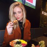 Giovanna Chaves Instagram - Embarcando em uma nova aventura 🤍 Estou indo fazer intercâmbio, tirar um tempinho para estudar e me conectar mais comigo mesma 🌟 escolhi Dubai como meu primeiro destino, e para facilitar minha viagem usei o “student club” desenvolvido pela @qatarairways que tem milhões de benefícios, tarifas especiais em voos, flexibilidade para alterar data, Wi-Fi a bordo, franquia de excesso de bagagem e muito mais. Usem meu código promocional “GIOVANNA C” no site! Acompanhem meus stories que vou postar muitooo <3 #qatarairways #studentclub GRU Airport - Aeroporto Internacional de São Paulo