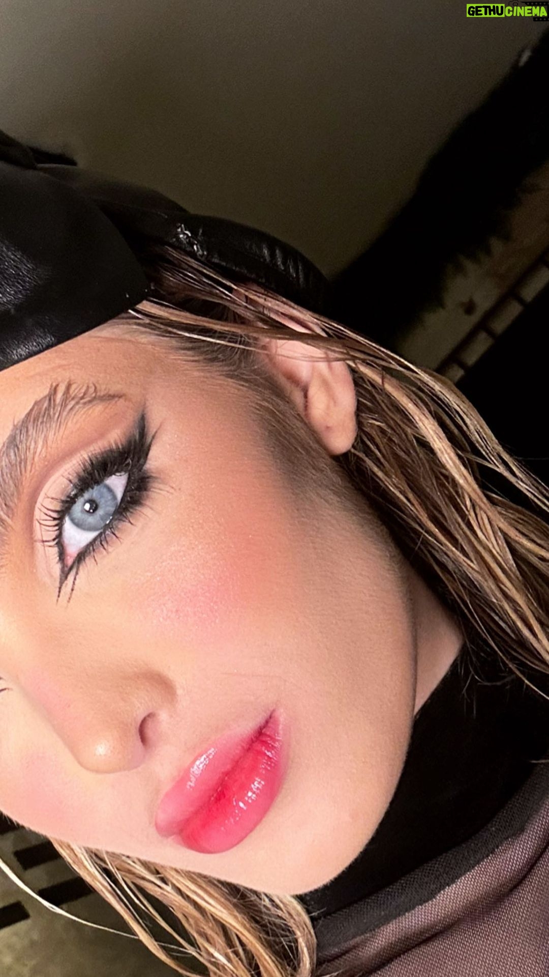 Giovanna Chaves Instagram - MAKEUP @taticoelhomakeup