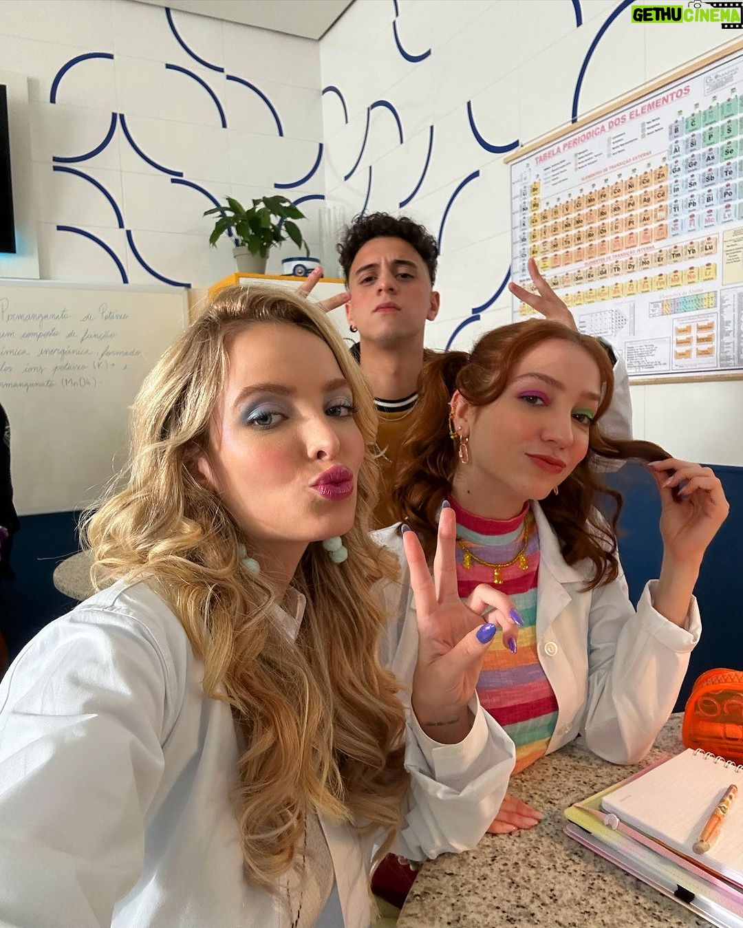 Giovanna Chaves Instagram - Carminha fru-fru passando para dar um oi π©·π¦πΈπ©°πποΈ