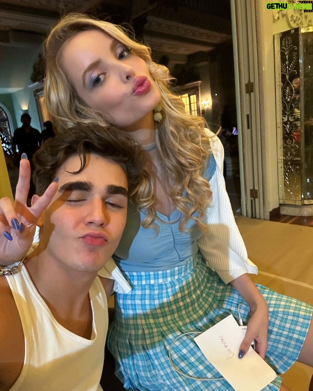 Giovanna Chaves Instagram - Carminha fru-fru passando para dar um oi π©·π¦πΈπ©°πποΈ