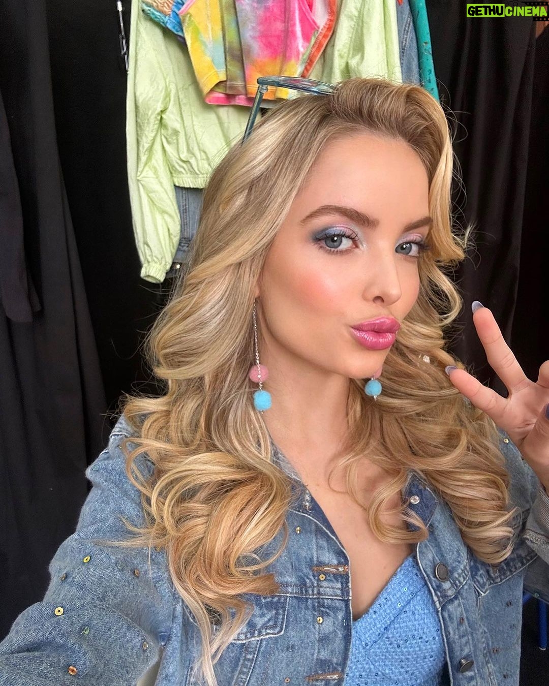 Giovanna Chaves Instagram - Carminha fru-fru passando para dar um oi π©·π¦πΈπ©°πποΈ