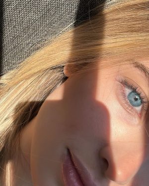 Giovanna Chaves Instagram - 🦋🐝 sábado