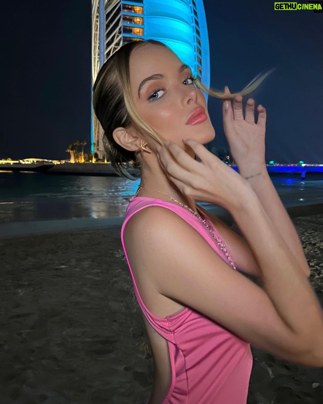 Giovanna Chaves Instagram - 🩰🩰 Jumeirah Beach - Dubai, UAE