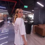 Giovanna Chaves Instagram - um pouco do meu primeiro dia aqui na @es_dubai 🤍 Hoje conhecemos a escola, vimos o horário das aulas, conversamos sobre a experiência do intercâmbio, conheci brasileiros que também vieram para Dubai estudar inglês. Foi super legal, para quem me perguntou, vou passar 2 meses aqui, e estou mostrando meu dia a dia nos stories. Acompanhem 💗 e sigam @es_dubai @nci.intercambio #intercambio #fy #dubai Dubai City