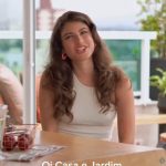 Giovanna Grigio Instagram – A CASA DA MÃE JANA | Cores, formas orgânicas, luz natural e alto-astral. Essas palavras definem a essência do dúplex que a atriz Giovanna Grigio mora com a sua mãe, Janaina Grigio, em São Paulo. O apartamento de 245 m² passou por uma reforma de quase um ano e meio para ganhar o estilo alegre desejado pelas moradoras. 

“Eu e minha mãe amamos arquitetura e decoração, e estávamos cansadas de tantas referências monocromáticas e minimalistas. Somos duas mulheres bagunceiras com três gatos, então sabíamos que ter uma casa com cores básicas não funcionaria”, afirma Gigi.

Conheça mais sobre o apê no vídeo! 

Projeto assinado pelas arquitetas Karina Stein e Paloma Ruiz, do escritório Stein Ruiz Arquitetura e Interiores (@steinruiz), e pela gestora de projetos, Jackie Britto (@jackiebritto).

Vídeo: Gustavo Bresciani (@brescianifotoarq) / Divulgação 

#duplex #apartamento #decoracao #arquitetura #cores #projeto