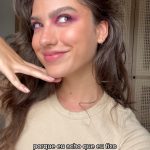 Giovanna Grigio Instagram - O carnaval ainda não acabou e eu posso provar ! ✨️ E vocês? já estão com saudade dessa festa colorida, cheia de beleza e brilho ? Me contem, como foi o carnaval de vcs ? 🌈🎊 @naturabroficial #CarnavalNatura Produtos que eu usei! No primeiro look, todos Natura Faces: Lapis Aqua (roxo) e Sombra Mono (Rosa Like) Segundo look, também tudo Natura Faces: Lapis Aqua nas cores roxo, verde, pink e laranja. Sombra Mono nas cores Rosa Like, Vermelho Party e Laranja Hype. Batom Matte Roxo Digital e Gel Glitter! Terceiro look, total Natura Una: Sombra Líquida (Marrom Matte e Marrom Metálico), Iluminador corpo e rosto, e Batom Cristal Nude!
