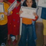 Giovanna Grigio Instagram - acho que sou atriz desde que nasci. desde as performances e piadas que eu contava pra todo e qualquer adulto que passava pela minha frente. desde as apresentações que eu fazia para minhas bonecas. desde os teatrinhos que eu obrigava todo mundo a participar em meus aniversários. desde os testes demorados, que duravam horas… minha mãe queria ir embora, mas eu queria ficar. desde que eu entendi que o palco era meu lugar favorito do mundo, e não era só brincadeira. desde que depois de crescer eu entendi que é, essencialmente, brincadeira. sou grata porque meu ofício é bonito, porque amo o que eu faço, porque sei da potência de transformação da arte, e porque agora que sou adulta, posso brincar pra sempre! e como é gostoso ser reconhecida pelo meu trabalho! mãe! pai! eu tô na @forbesbr 🤍 foto: @mateusaguiar @danytavarescomunicacao @actorsearts